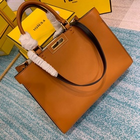 FENDI Новая сумка для покупок Артикул： 674 Сумка Peekaboo X-Lit