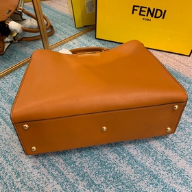 FENDI Новая сумка для покупок Артикул： 674 Сумка Peekaboo X-Lit
