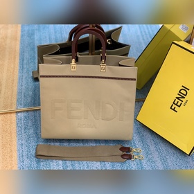 Сумка FENDI Средняя сумка из бежевого полотна с ручками С тиснен