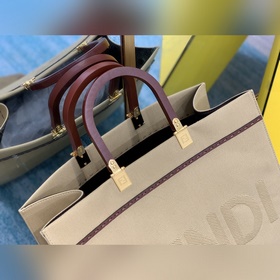 Сумка FENDI Средняя сумка из бежевого полотна с ручками С тиснен