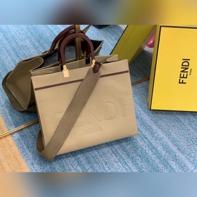 Сумка FENDI Средняя сумка из бежевого полотна с ручками С тиснен