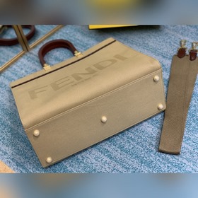 Сумка FENDI Средняя сумка из бежевого полотна с ручками С тиснен