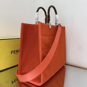 Сумка FENDI Новая модель маленького размера с плечевым ремнем Ср