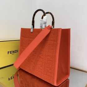 Сумка FENDI Новая модель маленького размера с плечевым ремнем Ср