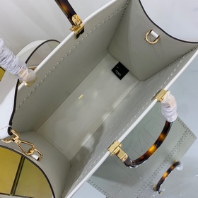 FENDI Белая сумка среднего размера с плетеными боковыми частями 