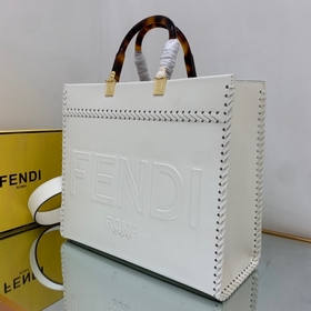 FENDI Белая сумка среднего размера с плетеными боковыми частями 