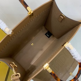 FENDI Сумка среднего размера из кожи с плетением по бокам в теле