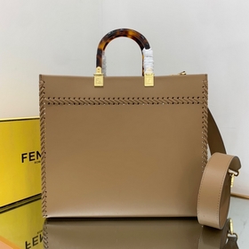FENDI Сумка среднего размера из кожи с плетением по бокам в теле