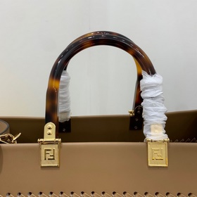 FENDI Сумка среднего размера из кожи с плетением по бокам в теле