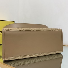 Новейшая сумка-тоут FF с 3D-текстурой из коллекции FENDI Изготовл