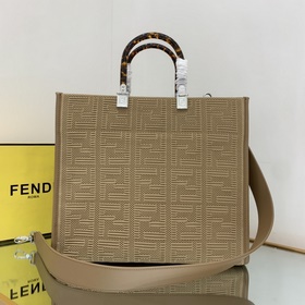 Новейшая сумка-тоут FF с 3D-текстурой из коллекции FENDI Изготовл