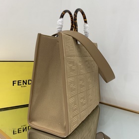 Новейшая сумка-тоут FF с 3D-текстурой из коллекции FENDI Изготовл
