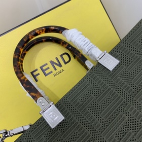 FENDI сумка-тоут из последней капсульной коллекции с 3D-текстурой