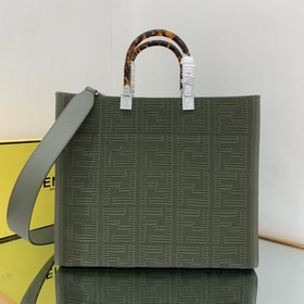FENDI сумка-тоут из последней капсульной коллекции с 3D-текстурой