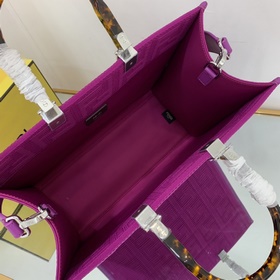 FENDI сумка-тоут из последней капсульной коллекции с 3D-текстурой