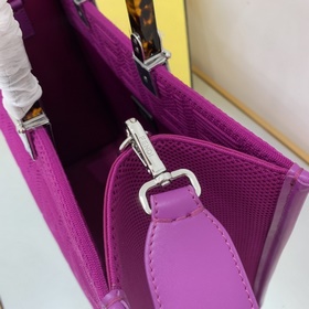 FENDI сумка-тоут из последней капсульной коллекции с 3D-текстурой