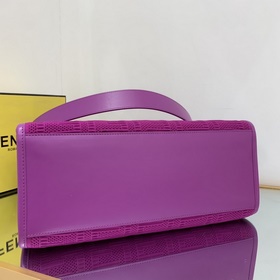 FENDI сумка-тоут из последней капсульной коллекции с 3D-текстурой