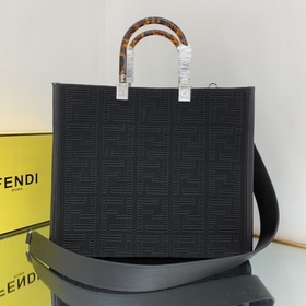 FENDI Тоут-баг, новейшая капсульная коллекция с 3D-текстурой FF И