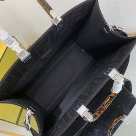 FENDI Тоут-баг, новейшая капсульная коллекция с 3D-текстурой FF И