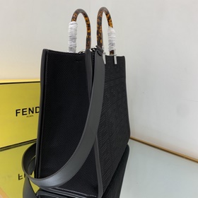 FENDI Тоут-баг, новейшая капсульная коллекция с 3D-текстурой FF И