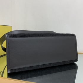 FENDI Тоут-баг, новейшая капсульная коллекция с 3D-текстурой FF И