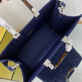 FENDI Тоут-баг, новейшая капсульная коллекция с 3D-текстурой FF И