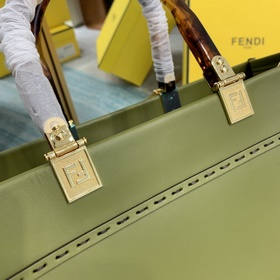 Сумка FENDI Маленькая сумка с плечевым ремнем Средний размер из 
