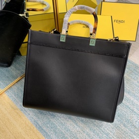 Сумка FENDI Маленькая сумка с плечевым ремнем Средний размер из 