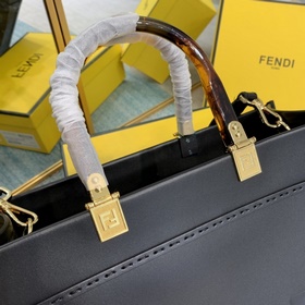 Сумка FENDI Маленькая сумка с плечевым ремнем Средний размер из 