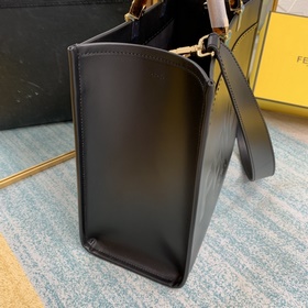 Сумка FENDI Маленькая сумка с плечевым ремнем Средний размер из 