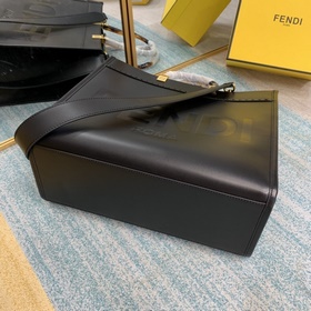 Сумка FENDI Маленькая сумка с плечевым ремнем Средний размер из 