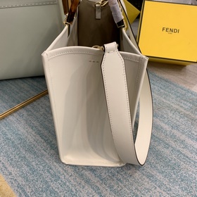 Сумка FENDI Маленькая сумка с плечевым ремнем Средний размер из 