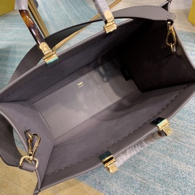 Сумка FENDI Маленькая сумка с плечевым ремнем Средний размер из 