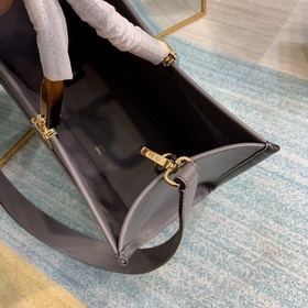 Сумка FENDI Маленькая сумка с плечевым ремнем Средний размер из 