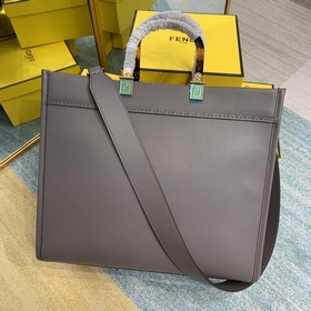 Сумка FENDI Маленькая сумка с плечевым ремнем Средний размер из 