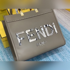 FENDI Новая модель маленькой сумки с плечевым ремнем Средний раз