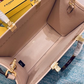 FENDI Сумка небольшого размера с плечевым ремнем Средняя сумка и