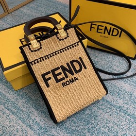 FENDI Сумка-бокс из слоновой кости змеиной кожи. Уникальная ручн