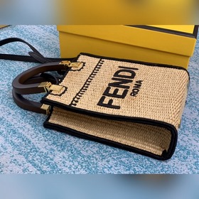 FENDI Сумка-бокс из слоновой кости змеиной кожи. Уникальная ручн