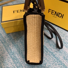 FENDI Сумка-бокс из слоновой кости змеиной кожи. Уникальная ручн