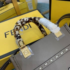 FENDI Сумка-бокс из слоновой кости змеиной кожи. Уникальная ручн