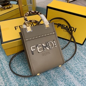 FENDI Сумка-бокс из слоновой кости змеиной кожи. Уникальная ручн