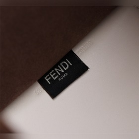 Сумка FENDI Сумка с моднымиллюстрациями художников из весенне-ле