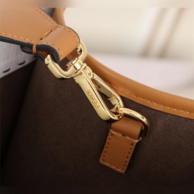 Сумка FENDI Сумка с моднымиллюстрациями художников из весенне-ле