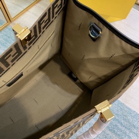 Средняя сумка FENDI с ручками, внутренним карманом на молнии, жес