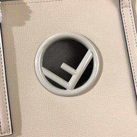 Новые товары FENDI 【SLOGO】 Очень вместительная сумка из телячьей 