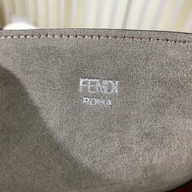 FENDI 【SHOG ЛОГОТИП】 Очень вместительная сумка из телячьей кожи 
