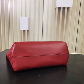 FENDI 【SHOG ЛОГОТИП】 Очень вместительная сумка из телячьей кожи 