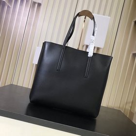 Новинка FENDI 【SHOG LOGO】 Очень вместительная сумка из телячьей к