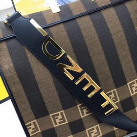 FENDI Сумка-шоппер из телячьей кожи с металлическим логотипом Стр